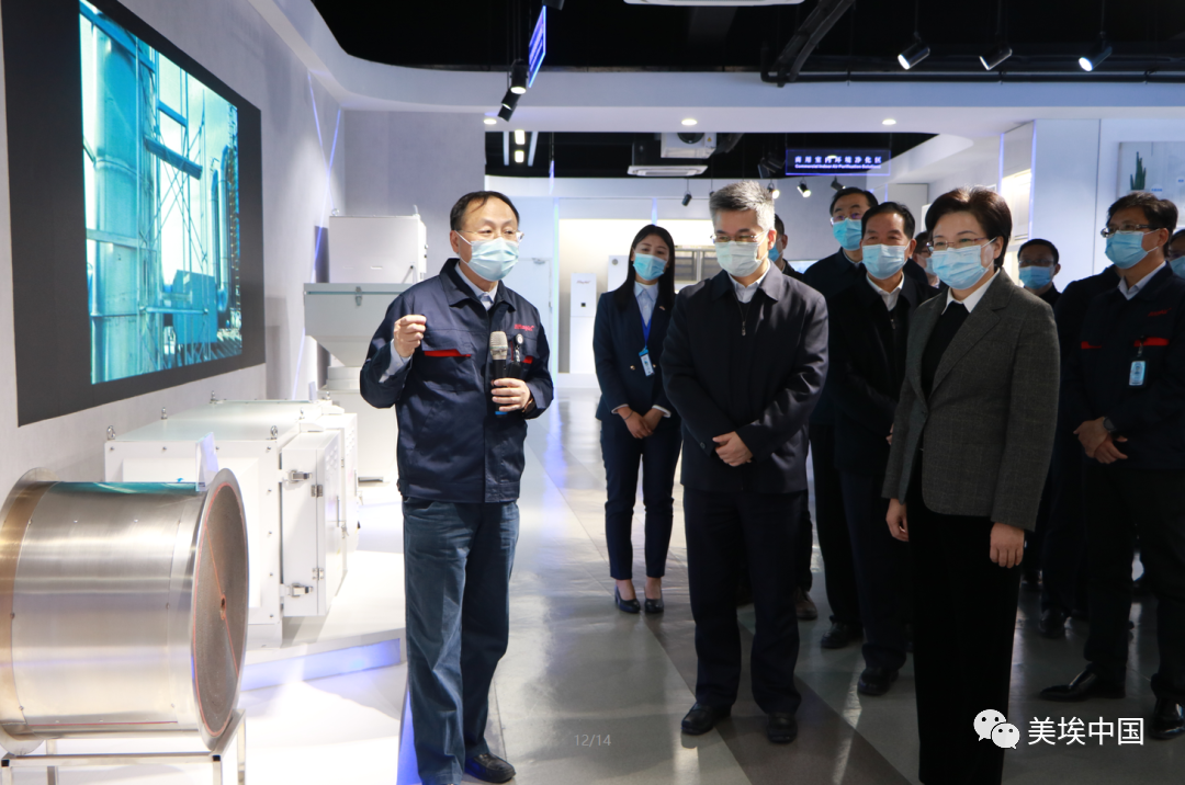 　　韩市长高度肯定龙8的空气环保产品技术与研发能力。尤其是在高端洁净领域、医疗健康板块和废气治理的系统发展深感兴趣，韩市长认为大健康产业的蓬勃和医疗卫生防疫的需求深化，加以环保市场的技术深耕，龙8的未来发展值得期待。